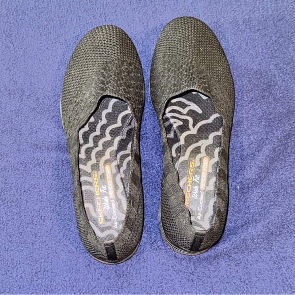 Skechers Shoes - Skechers Scallop Collar Textured Black Slip-Ons N w/o Tags Size 9